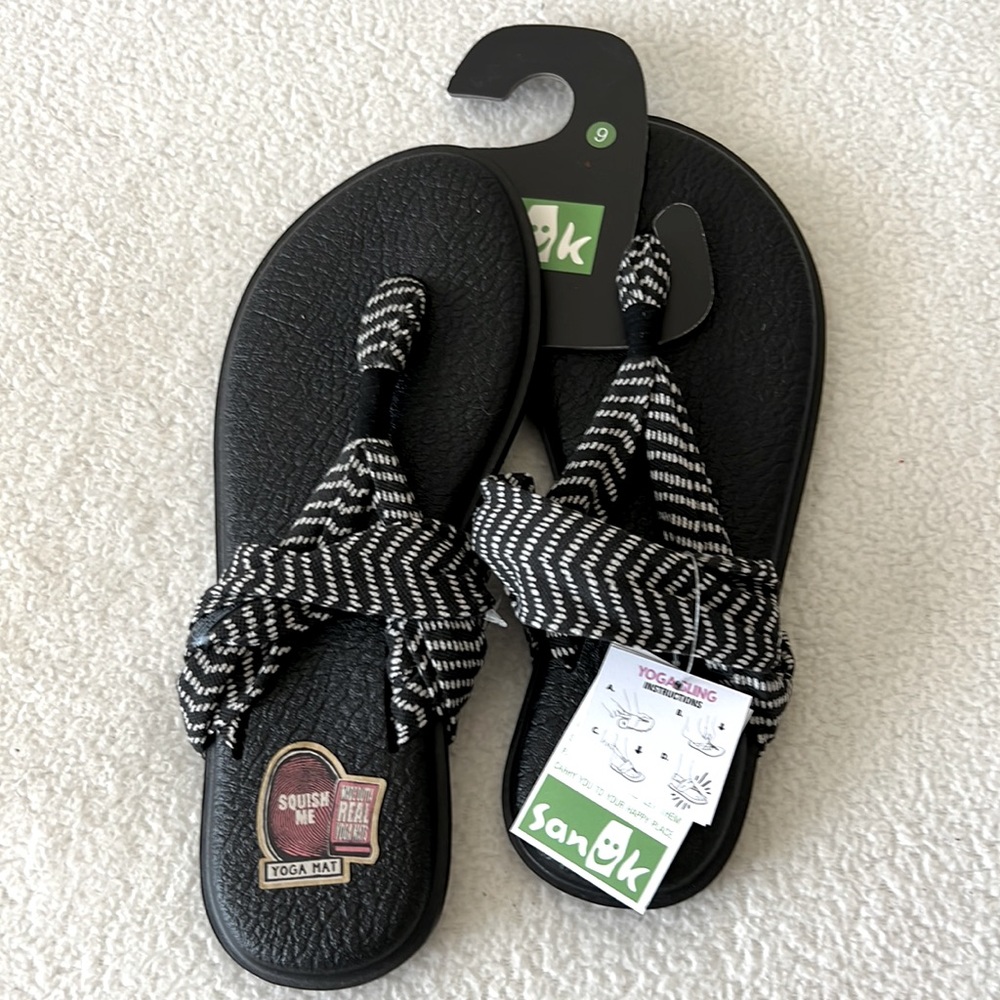 Sanuk sandals - Picture 1 of 4